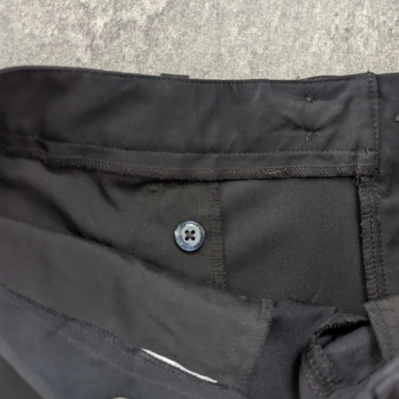 Callaway women's mid length golf shorts Black size 4 - Picture 5 of 5